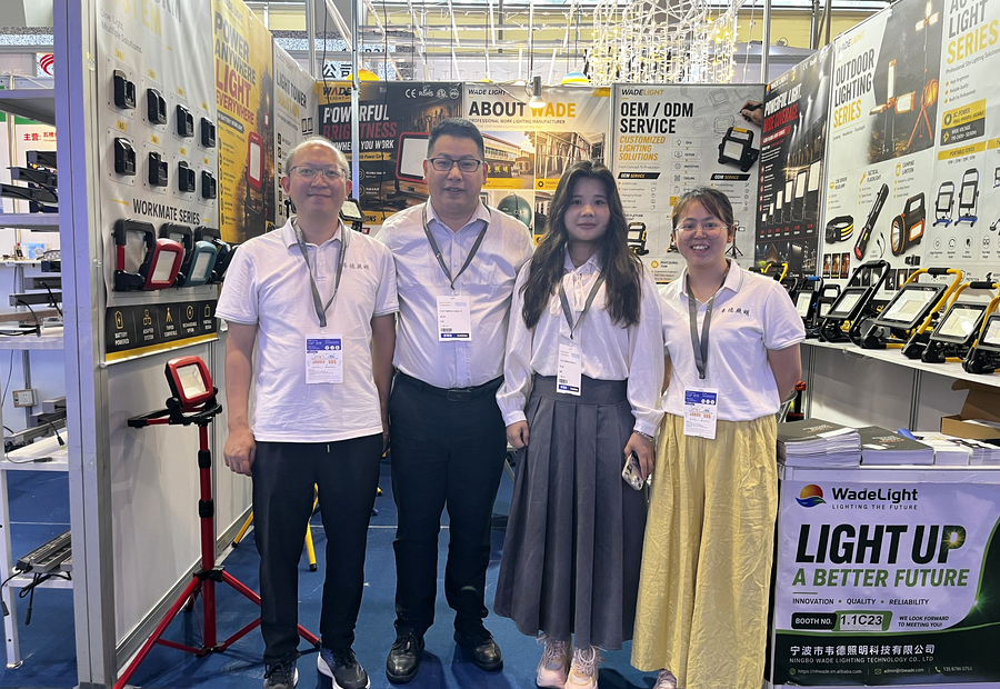 WADE LIGHT exhibition booth team exhibition photo